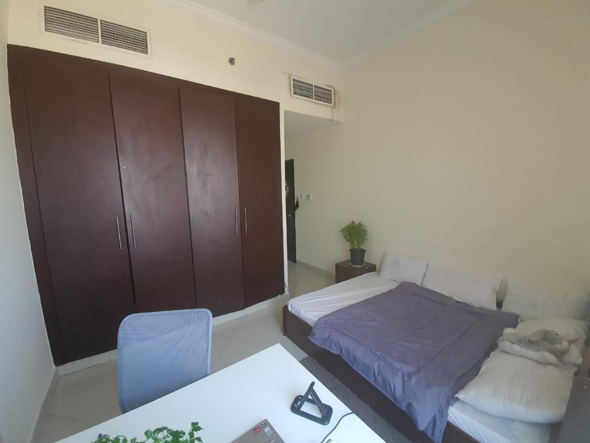 One Masterbedroom In 2 Bedroom Apt,al Darwesh,al Barsha 1 Dubai